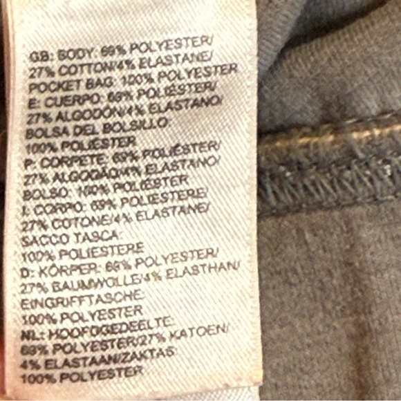 The North Face Woman’s cropped drawstring sweat pants - Picture 4 of 9